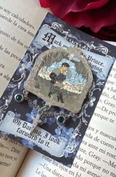 Kai y Paedyn, Powerless enamel pin.