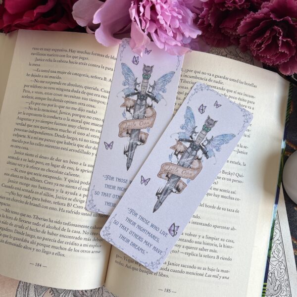 Bookish pearlescent bookmark- QuickSilver sword bookmark. - Imagen 3