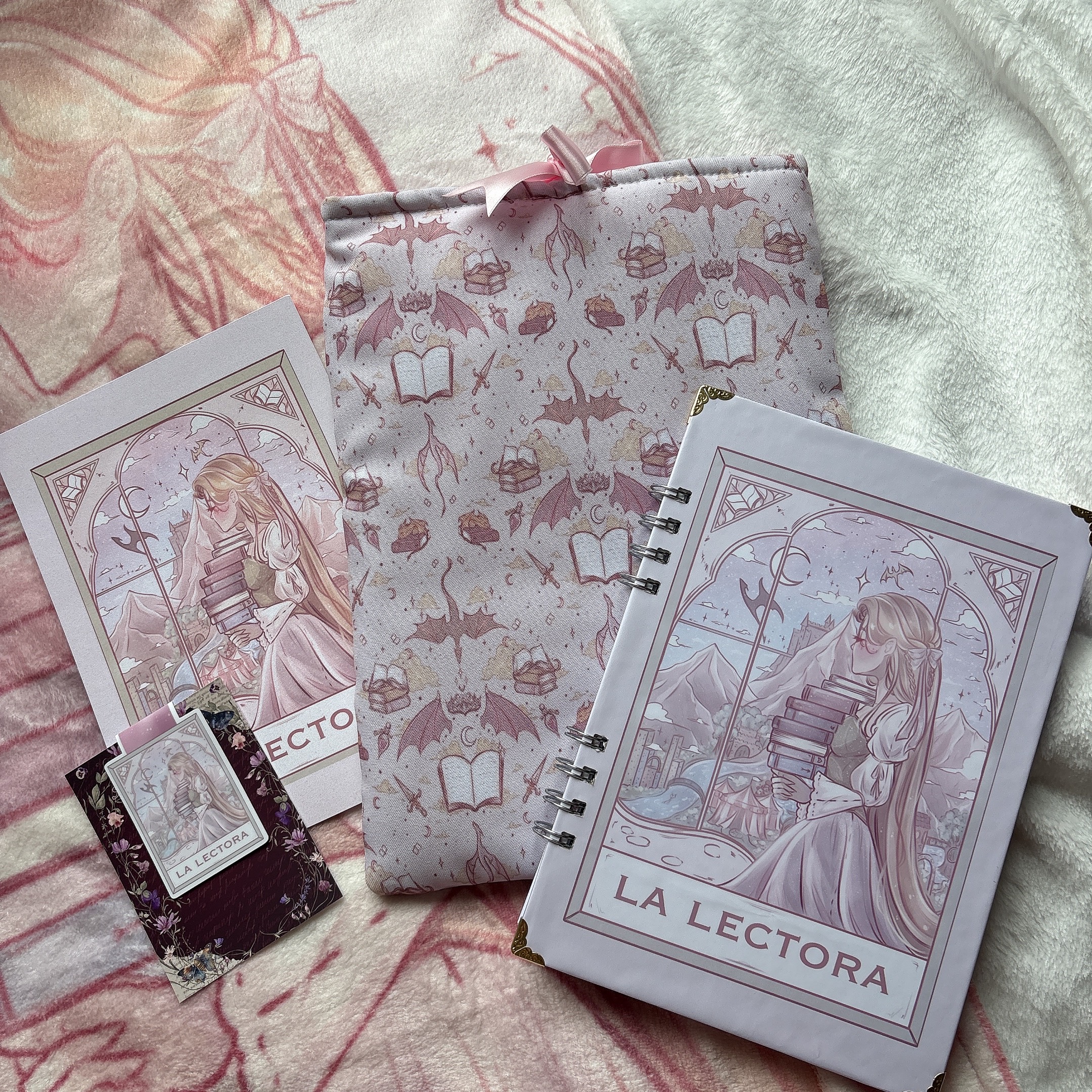 PREORDER -Pack lector : Caja de merch literaria, Romantasy reading club. - Imagen 9