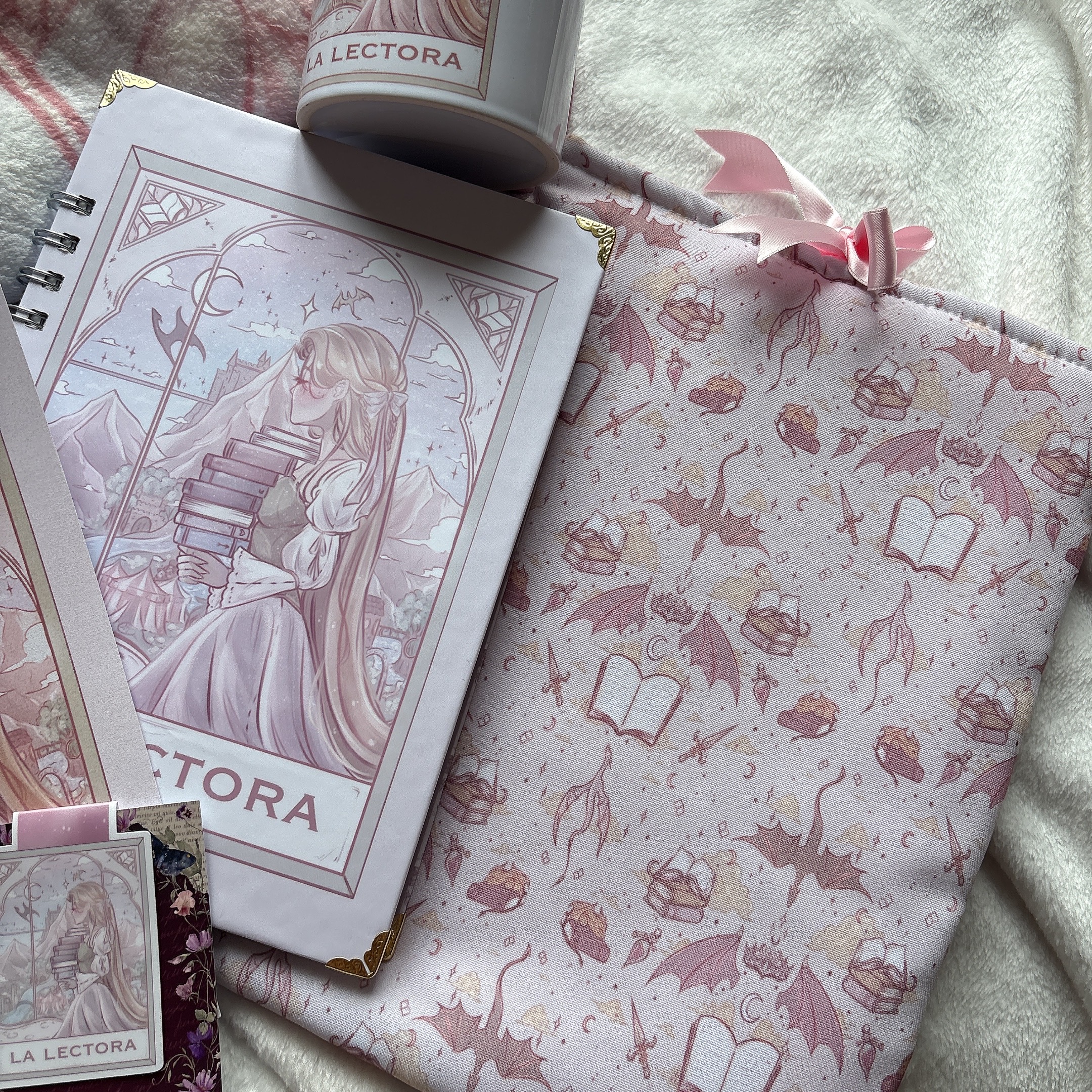 PREORDER -Pack lector : Caja de merch literaria, Romantasy reading club. - Imagen 4