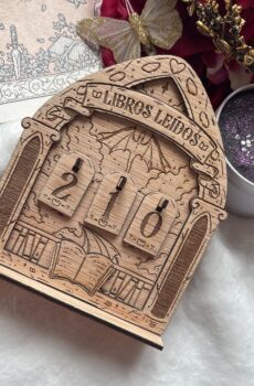 PREORDER : ''Mis libros leídos.'' - Wooden standee.