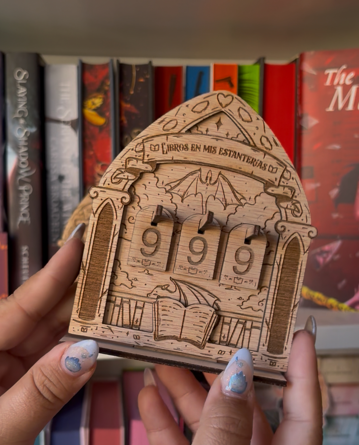 PREORDER : ''Libros en mi estantería.'' - Wooden standee.