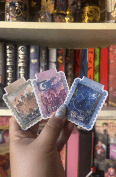 Bookish magnetic bookmarks- City stamps holographic finish.