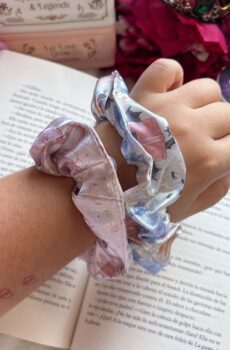 PREORDER Scrunchies: ''La lectora'' & ''Bookish creatures''.