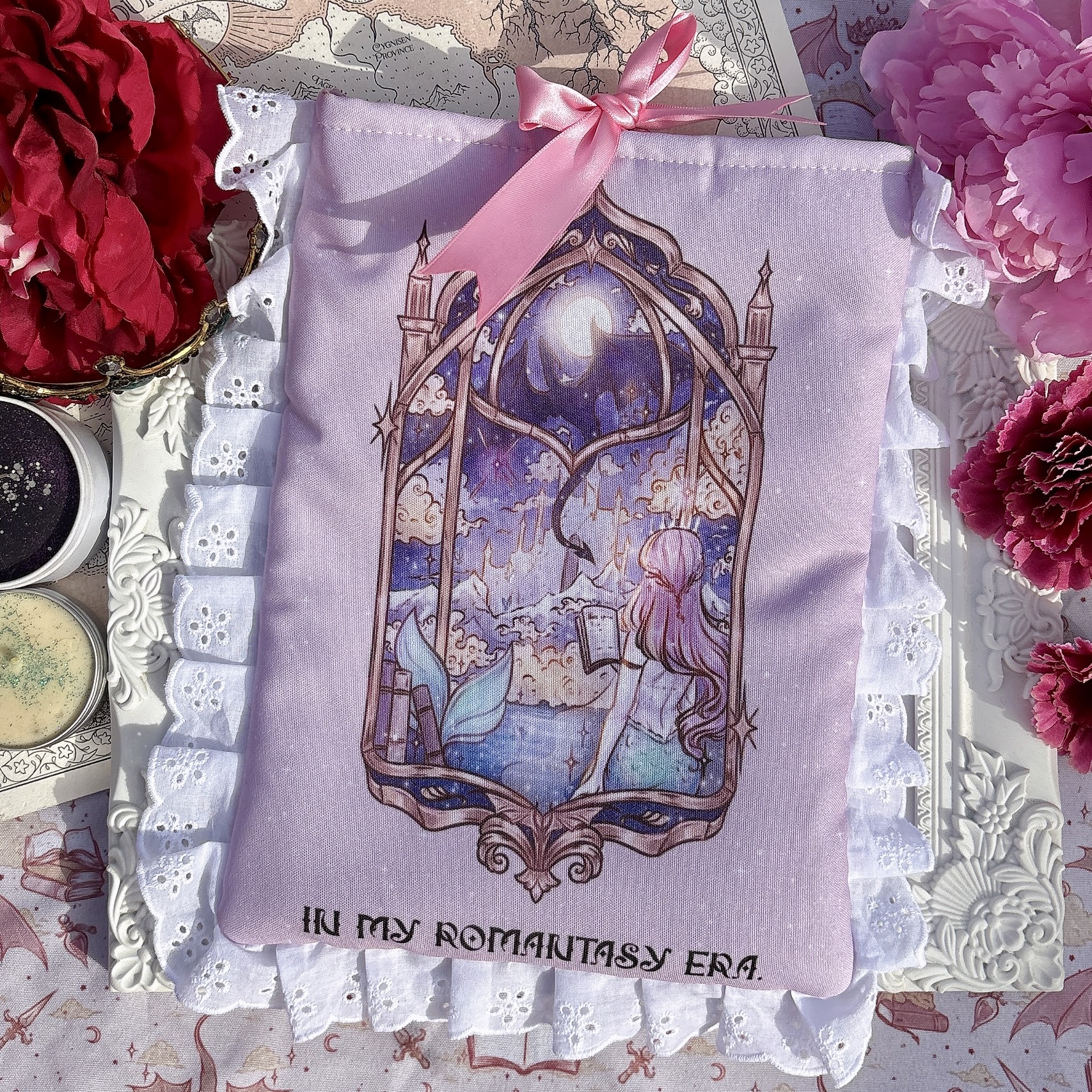 PREORDER, Funda literaria ''In my romantasy era'', modelo ''Coquette''. - Imagen 3