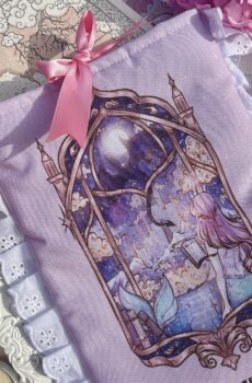 PREORDER, Funda literaria ''In my romantasy era'', modelo ''Coquette''.